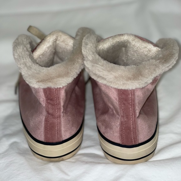 Beierpal Ber*Star Hi Top Sneakers with faux fur lining. - Picture 2 of 9
